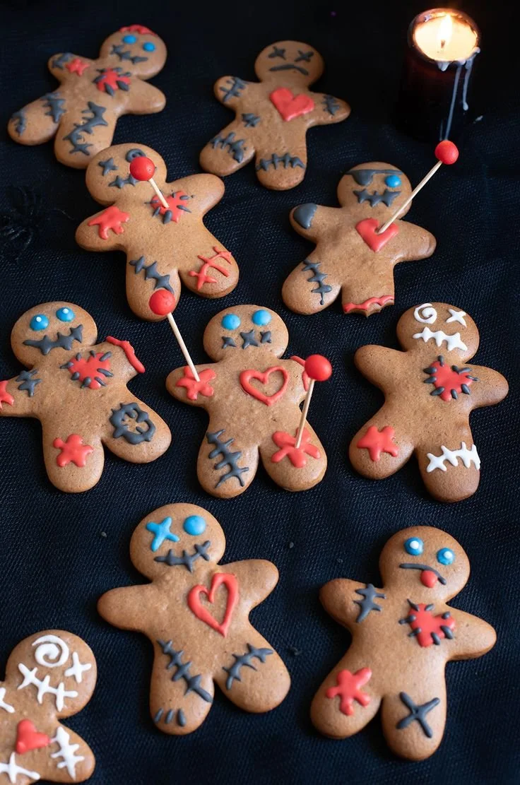 Biscuits voodoo façon gingerbread décorés pour Halloween