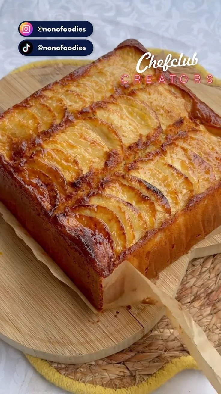 Carré moelleux aux pommes, un dessert fondant et savoureux.