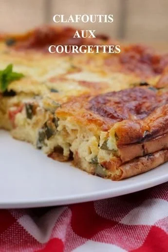 Clafoutis salé aux courgettes, tomates et mozzarella, plat délicieux