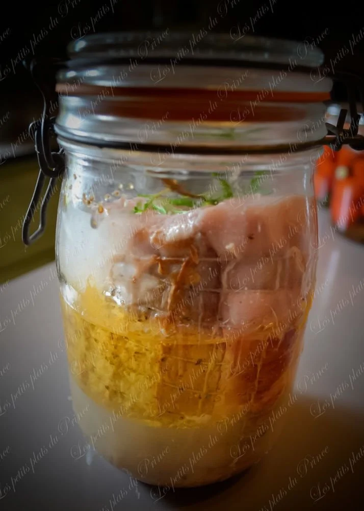 Conserve de rôti de porc confit prêt à être dégusté