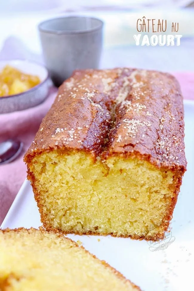 Gâteau au yaourt facile et moelleux, parfait pour le dessert
