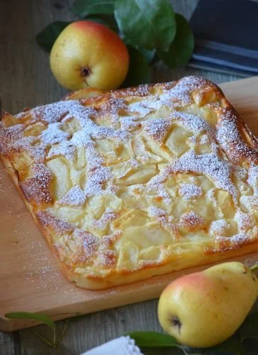 Gâteau moelleux à la poire présenté sur le blog C'est Nathalie qui cuisine