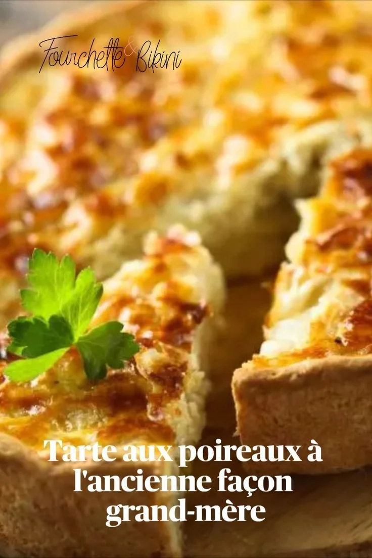 Tarte aux poireaux à l'ancienne façon grand-mère, prête à déguster.