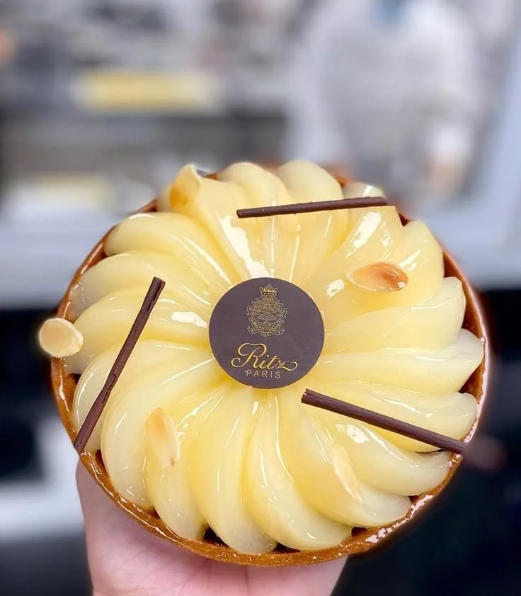 Tarte poire chocolat de la pâtisserie du Ritz Paris, dessert gourmet exquis
