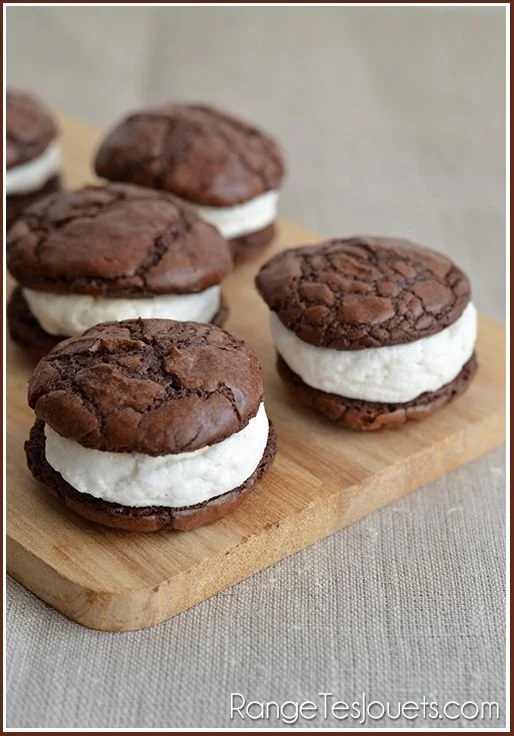 Whoopies au chocolat garnis de chamallow pour un goûter délicieux